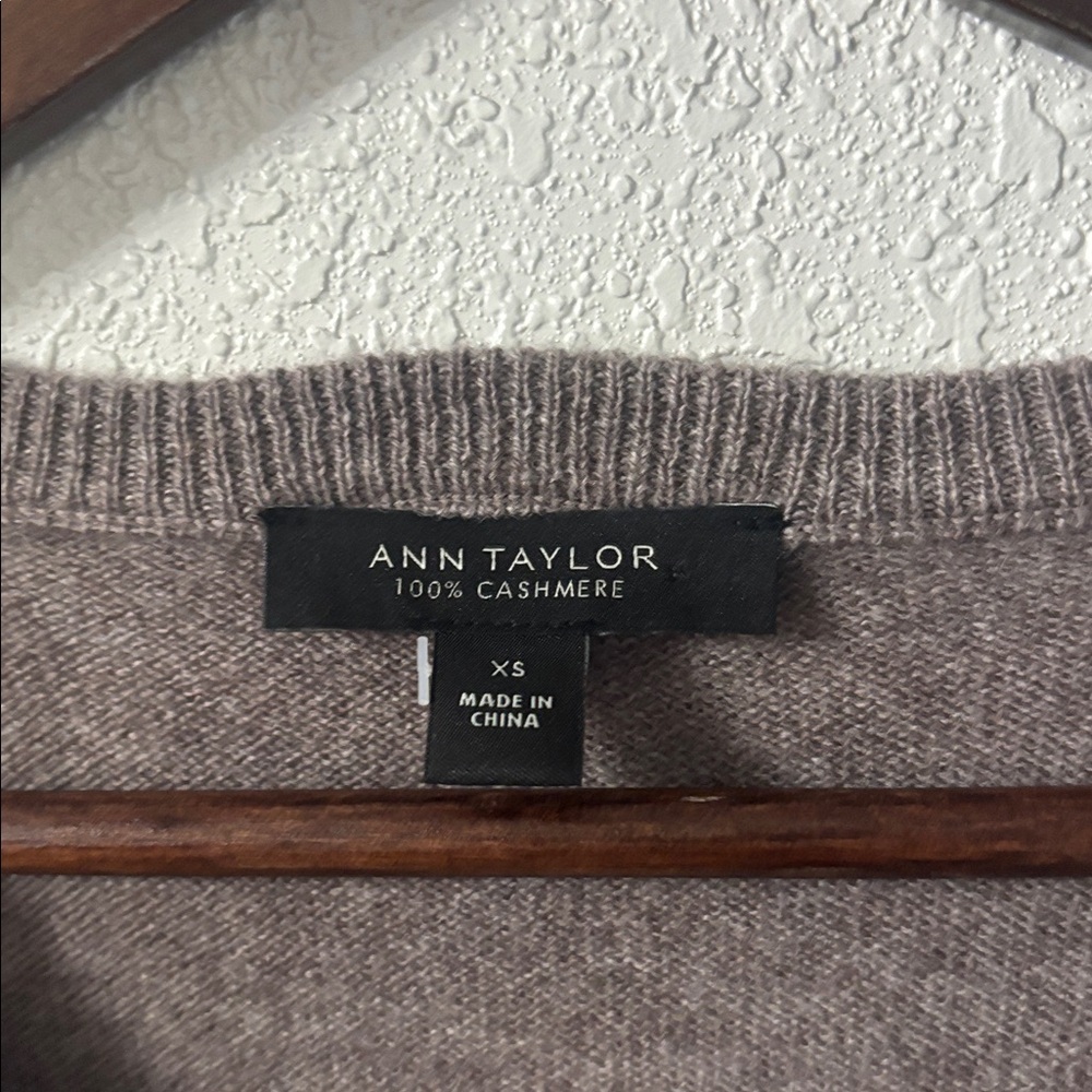 Ann Taylor 100% Cashmere Sweater V-Neck Speckled Light plum Women’s Size XSmall - Picture 3 of 6
